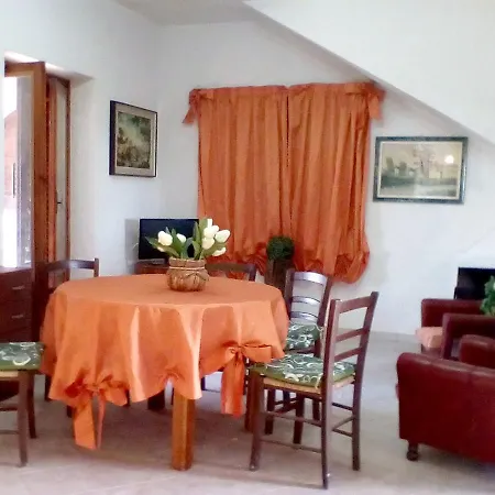 2 Bedrooms House With Sea View And Enclosed Garden At Torretta Granitola Holiday home *